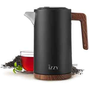 Ο βραστήρας Izzy IZ-3016 μαύρος διαθέτει ισχύ 2200 Watt και χωρητικότητα 1.7 λίτρα. Μπορεί να σας προσφέρει έως και 8 φλιτζάνια ζεστού νερού. Αποτελεί έναν πολύ χρήσιμο βοηθό για την κουζίνα σας, καθώς ζεσταίνει το νερό σε μικρότερο χρονικό διάστημα, σε σχέση με ένα γκαζάκι ή μια εστία. Έτσι μπορείτε να φτιάξετε πολύ γρήγορα ένα ζεστό ρόφημα ή ακόμα και να τον χρησιμοποιήσετε στις μαγειρικές σας παρασκευές.
